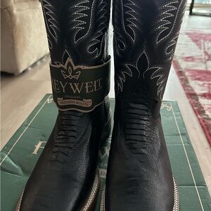 Men's Black Western Boots made by Reywelt.